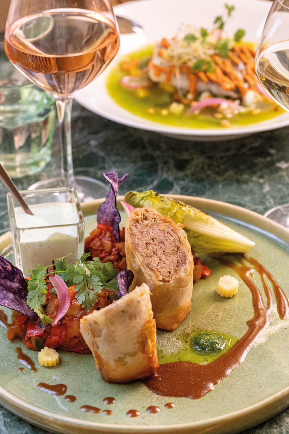 Le Bouche à Oreille