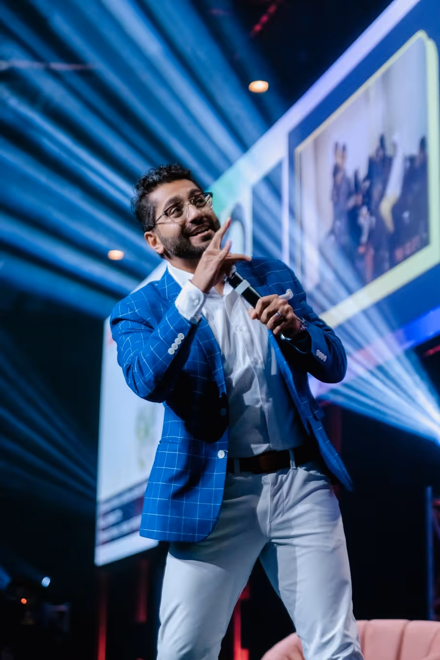 Fahd Alhattab speaking on stage