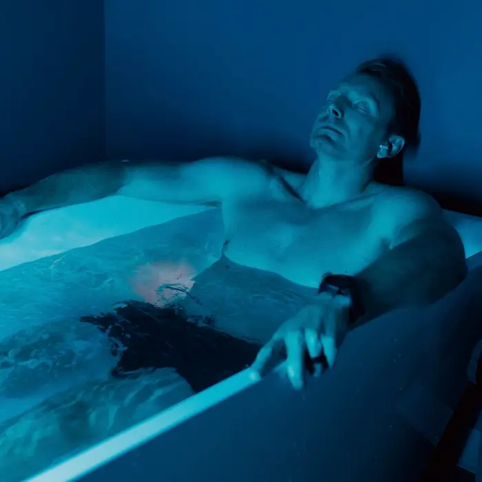 Cold plunge immersion at sek Sauna Studio in Franklin, TN