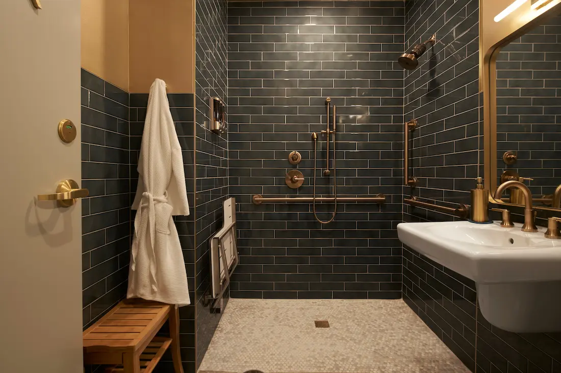 Private shower suite at sek Sauna Studio