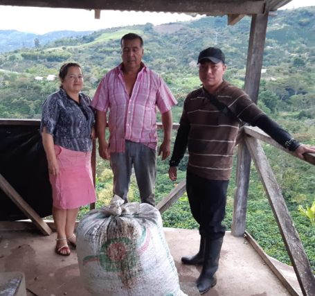 Felix Maria Samboni. and her family. Provided by iFinca