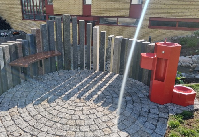 Dricksfontän vid kyrka