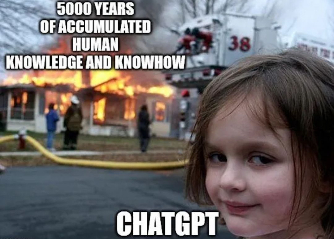 Meme: ein bekanntest Meme des Mädchens was schmunzelnd vor einem brennenden Haus steht als ironische Darstellung wie Wissen von ChatGPT behandelt wird. 