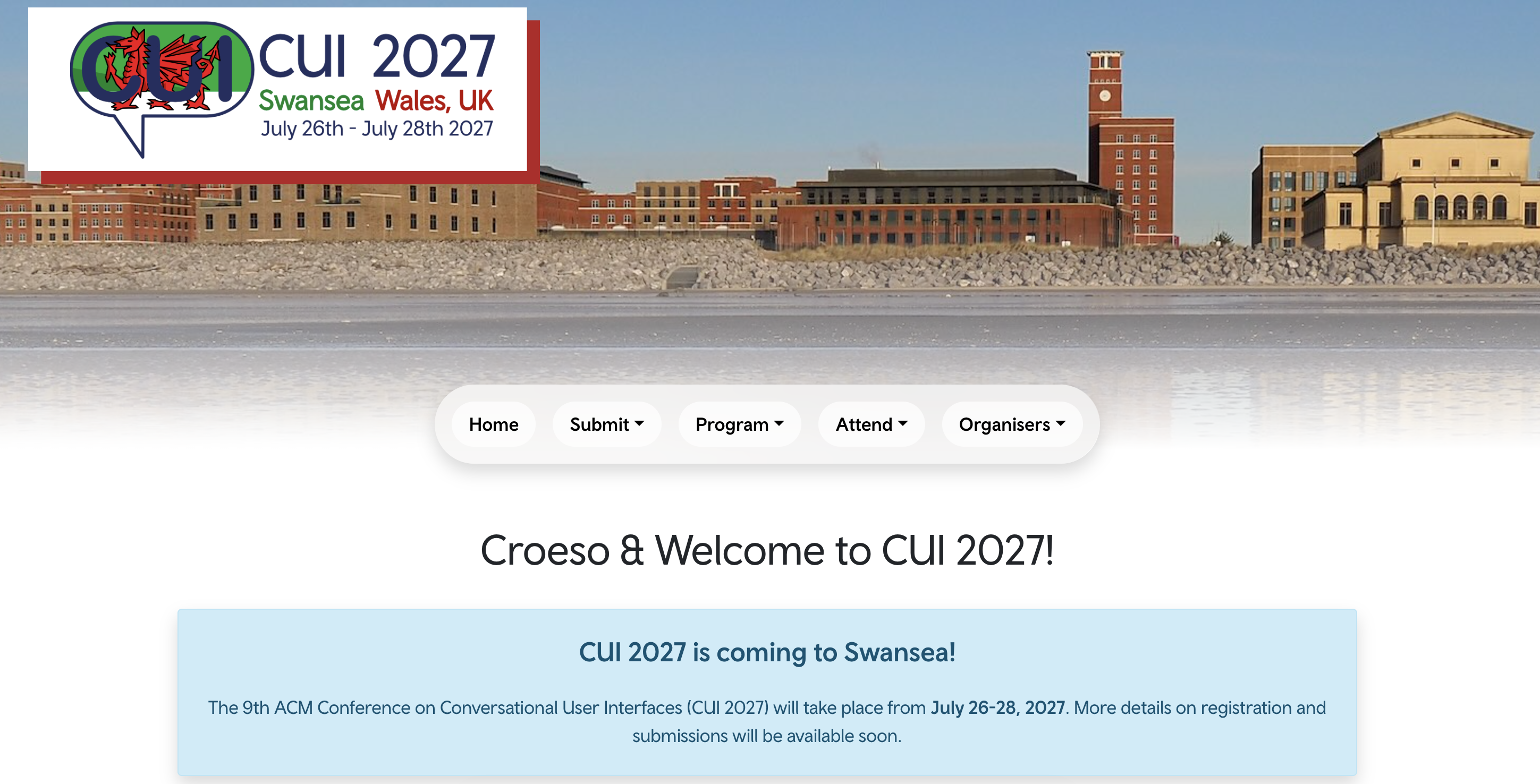 Hier eine Alt-Text-Beschreibung für den Screenshot:  Alt-Text: "Startseite der CUI 2027-Konferenzwebsite mit rot-blauem Logo (walisischer Drache in Sprechblase) und dem Titel 'CUI 2027, Swansea Wales, UK, July 26th – July 28th 2027' vor einem Panoramafoto der Küste von Swansea mit Backsteingebäuden und Uhrturm. Darunter das Navigationsmenü mit Home, Submit, Program, Attend und Organisers