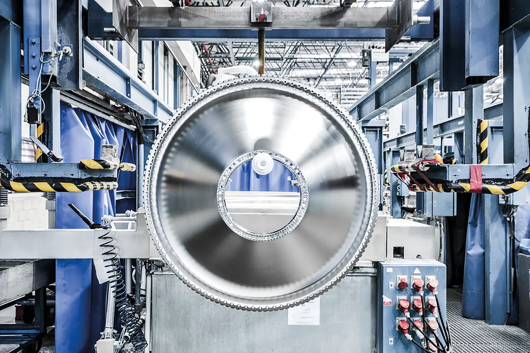 Planta de fabricación de componentes y piezas para aviones.