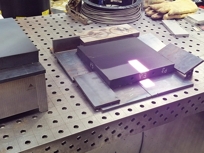 Lasercoat: Detalle de cómo el láser va formando la película protectora.