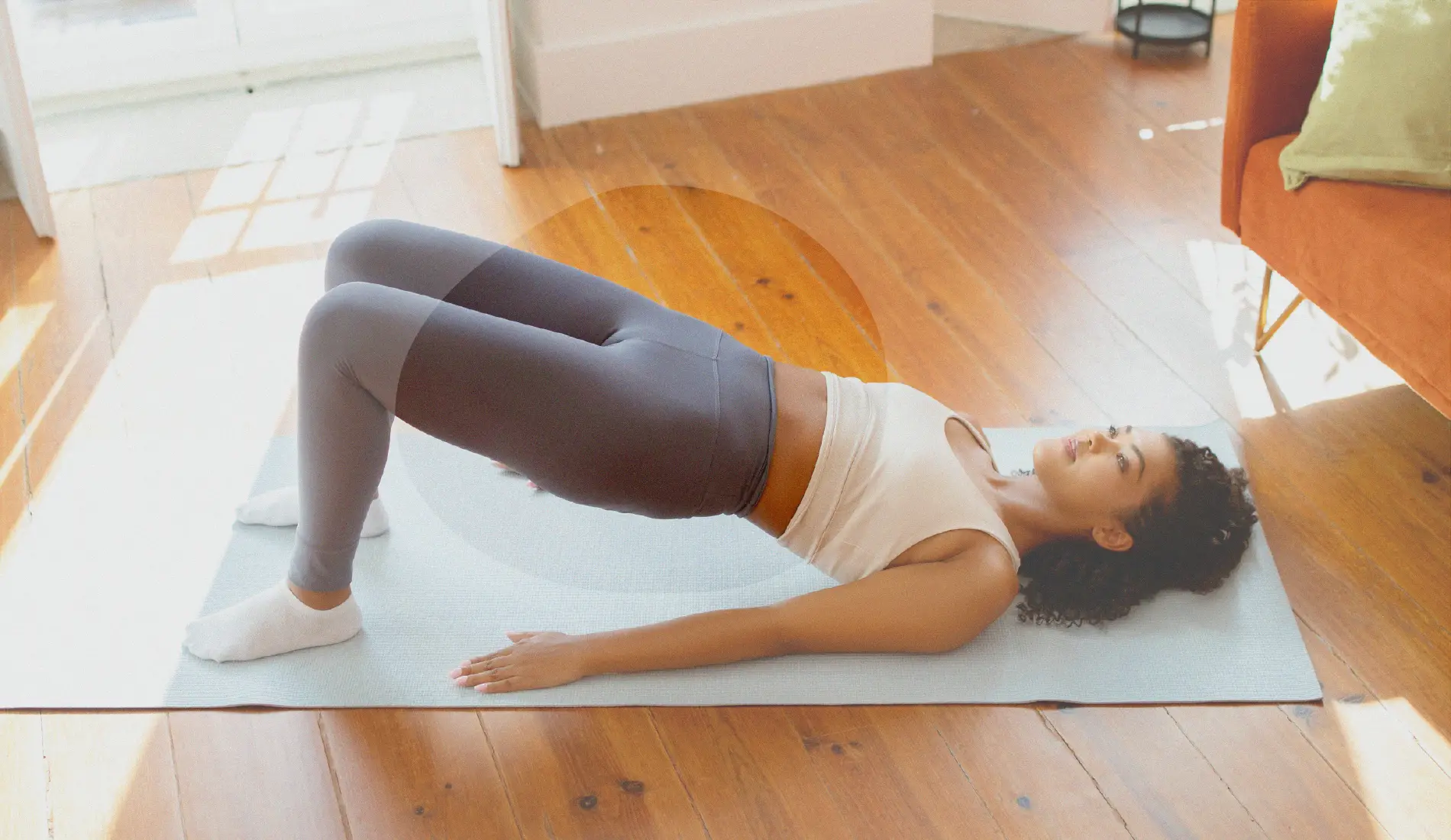 Jeune femme faisant de l'exercice