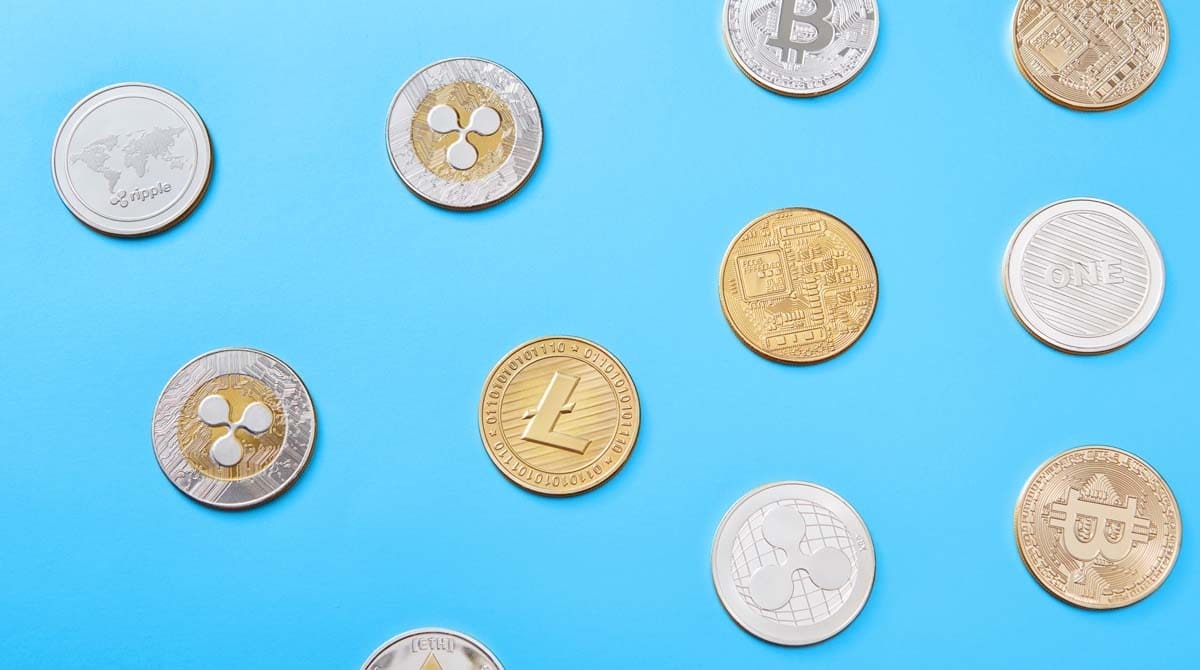 criptomoedas baratas e promissoras - algumas moedas representadas como metais