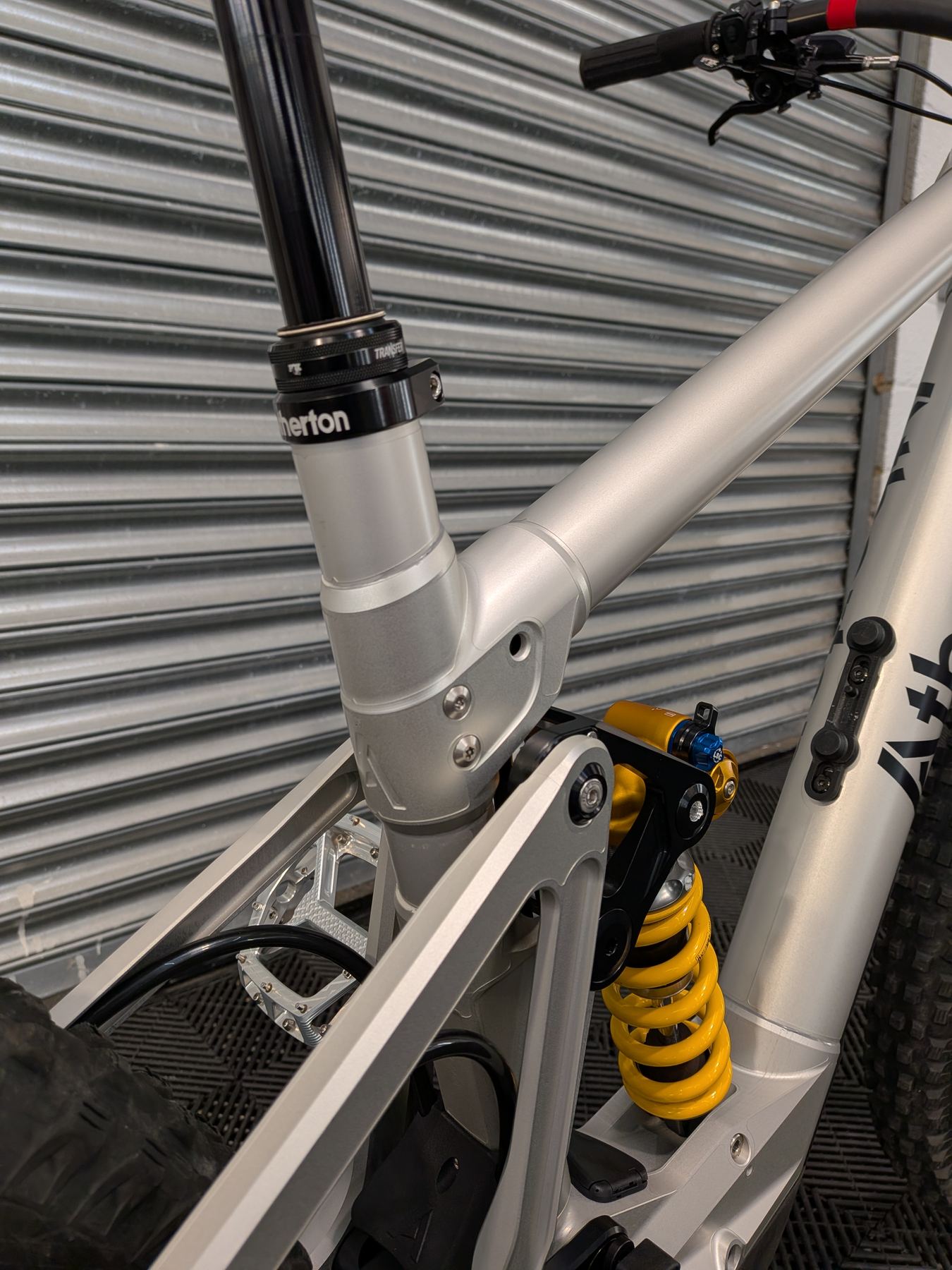 Atherton seat cluster and rear suspension linkage