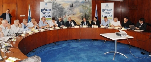 עובדים ביחד: איך מצבי חירום מייצרים שיתופי פעולה תלת מגזריים, ולא חילופי האשמות