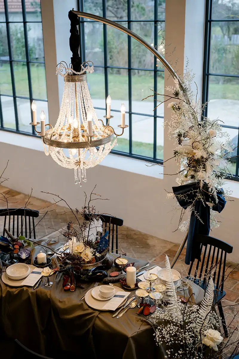 Future Dusk: Traditionelle Landgut-Hochzeit trifft auf futuristische Eleganz