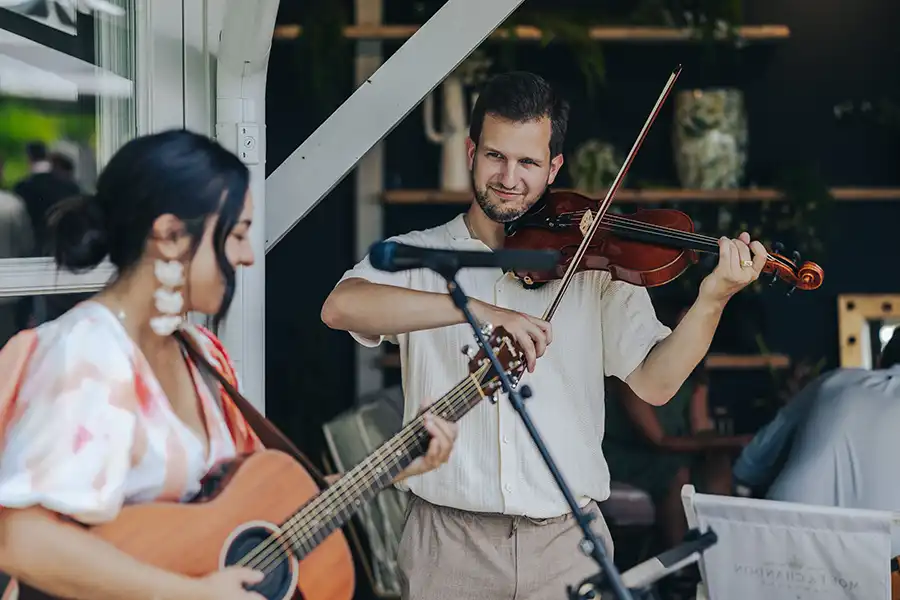 Hochzeitssängerin Deborah Posadas