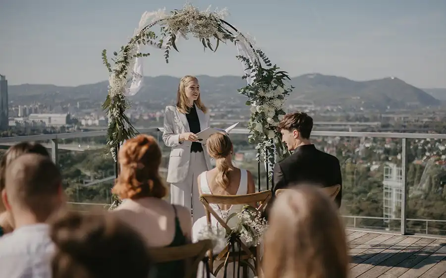 Traurednerin Theresa Beck