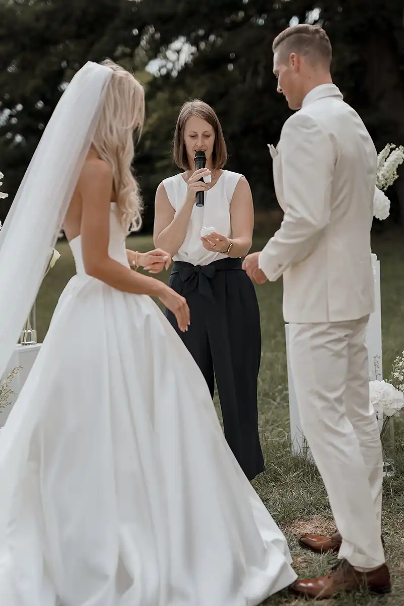 Traurednerin Sandra Sauer