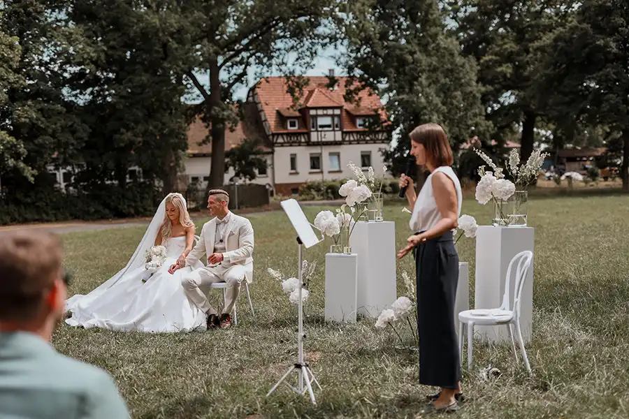 Traurednerin Sandra Sauer