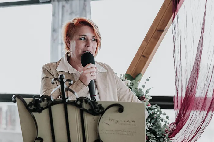 Traurednerin „Myriam Herzgefühl“