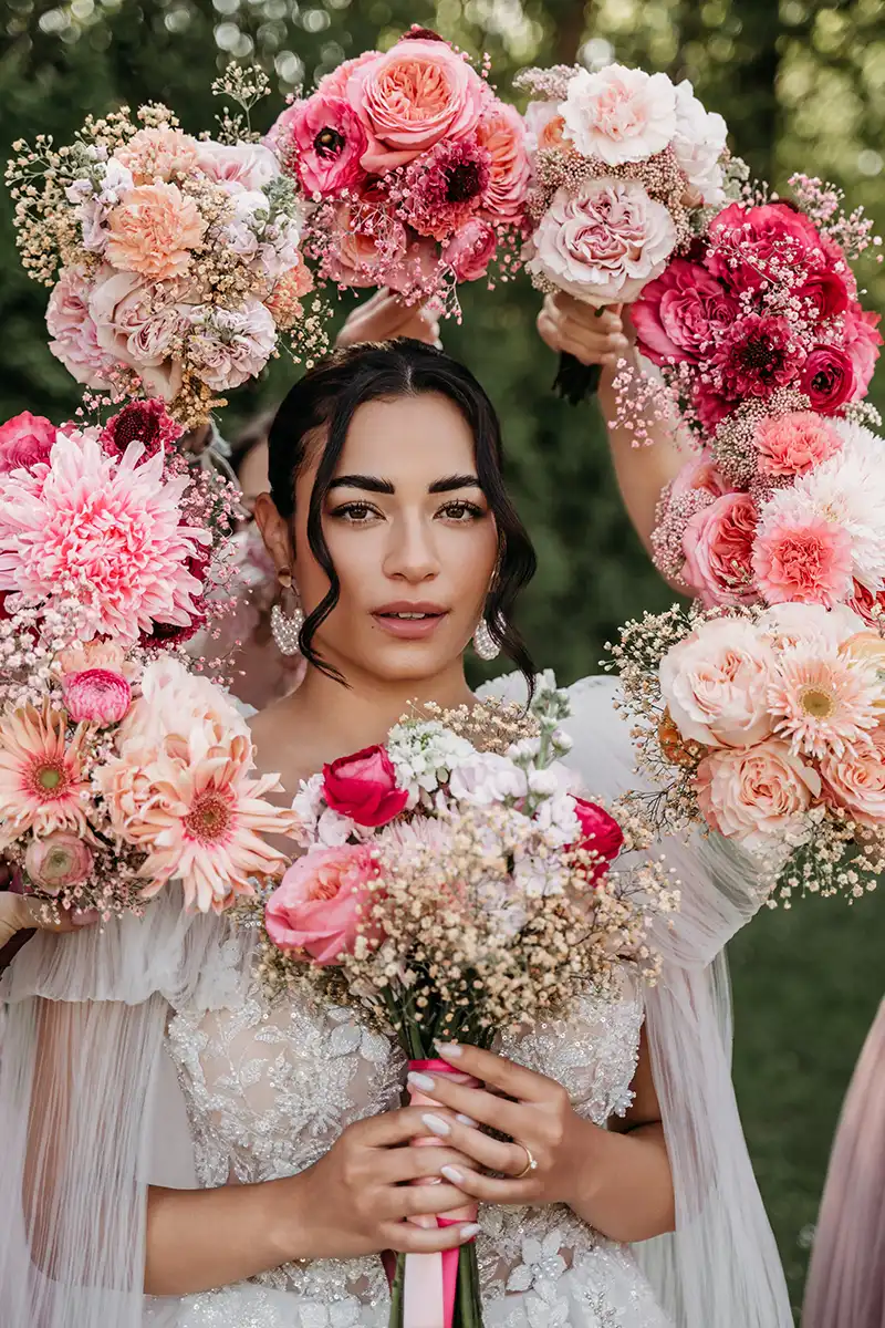 Rosy Spring Elegance: Verträumte Hochzeit in Rosatönen