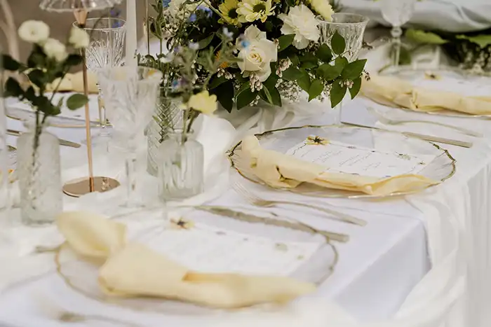 Bezaubernd Barock: Romantische Hochzeit im Schlossgarten