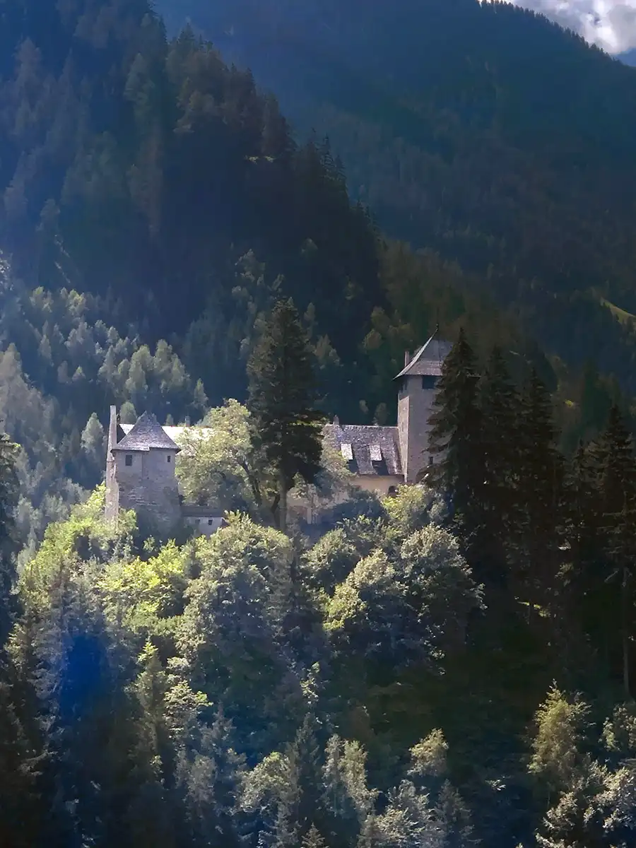 Romantische Schlösser für eure Hochzeit in Kärnten