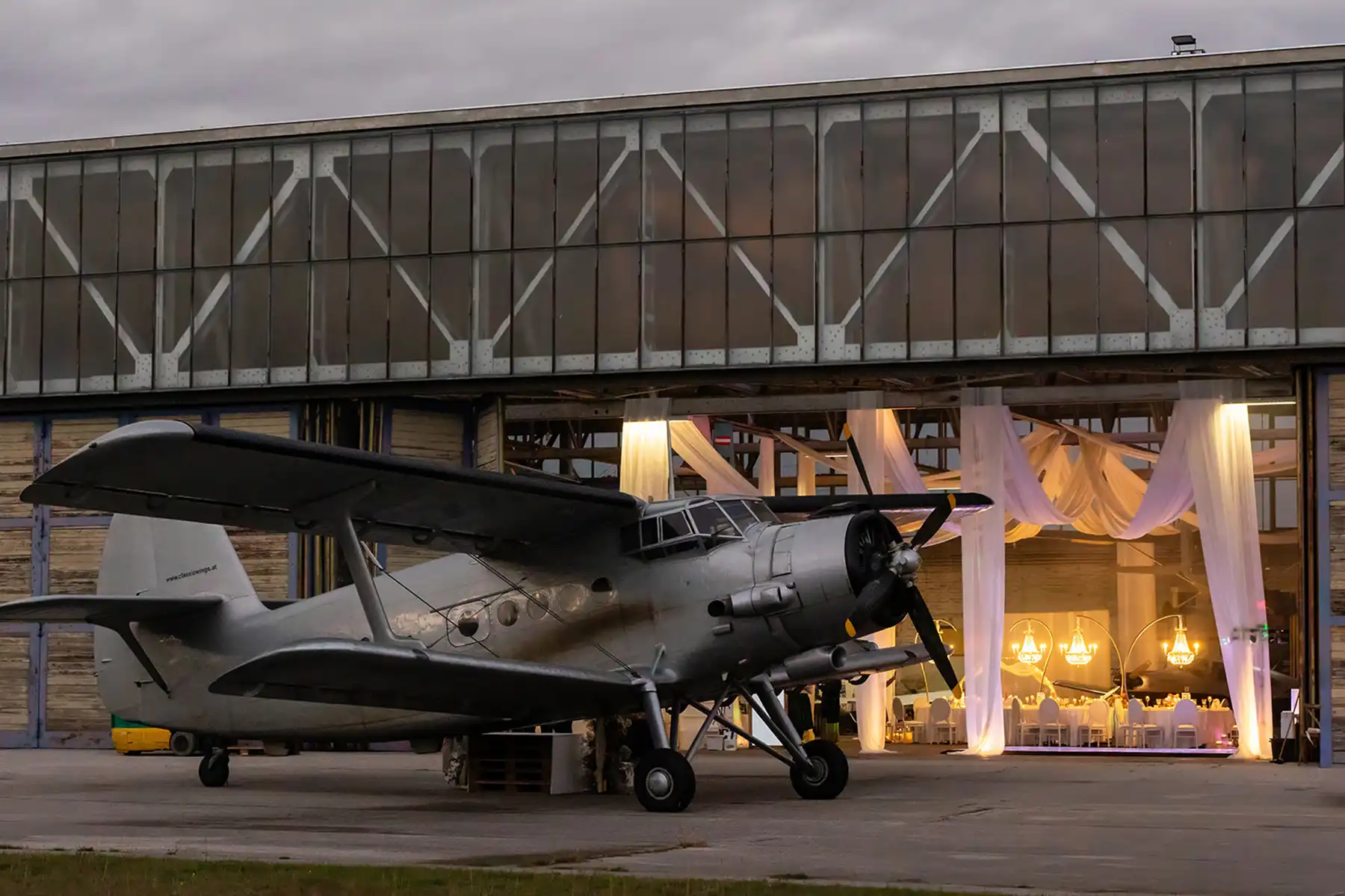 Where Love Meets the Sky – Hochzeit im Hangar