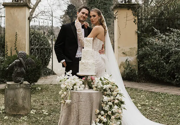 Pearls & Petals: Moderne Schlosshochzeit voller Eleganz