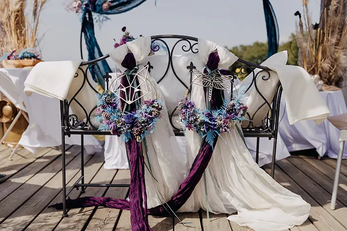 Fuchs & Libelle: Sommerliche Hochzeit voller Farbe und Symbolik