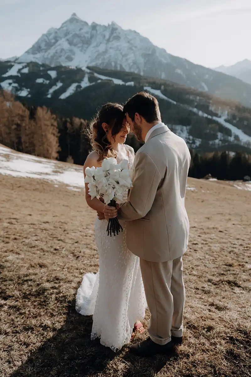 Pure Alpine Beauty: Berghochzeit zwischen Schnee und Frühlingssonne