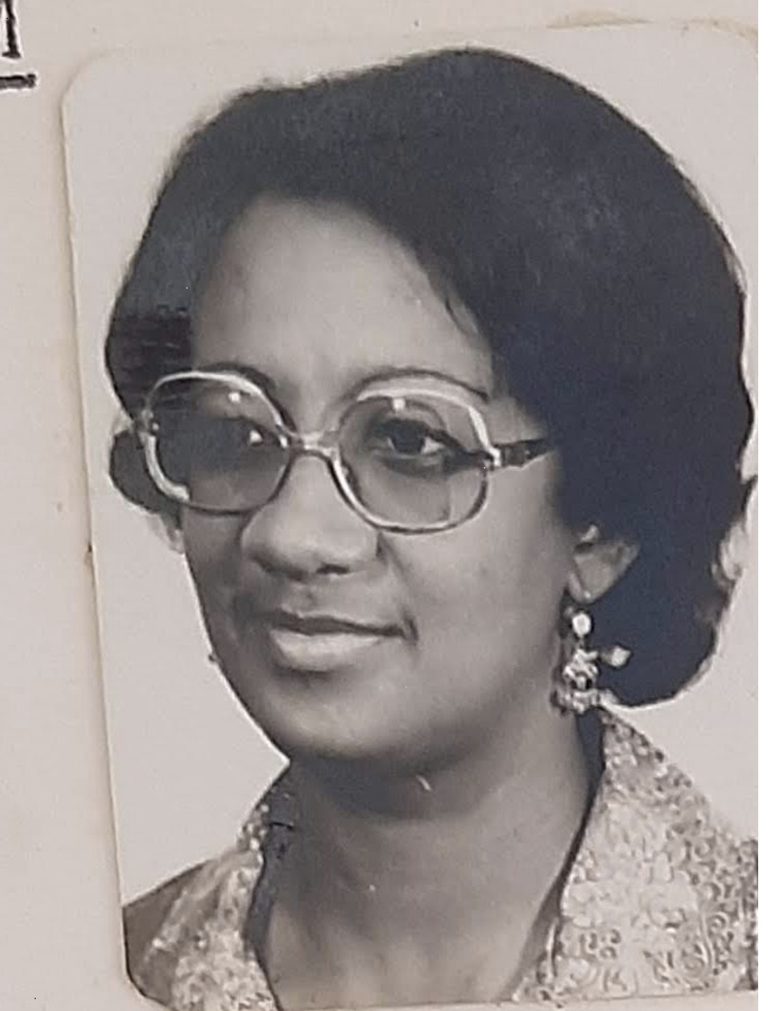 Ivis Lorencia Rooi-Martina