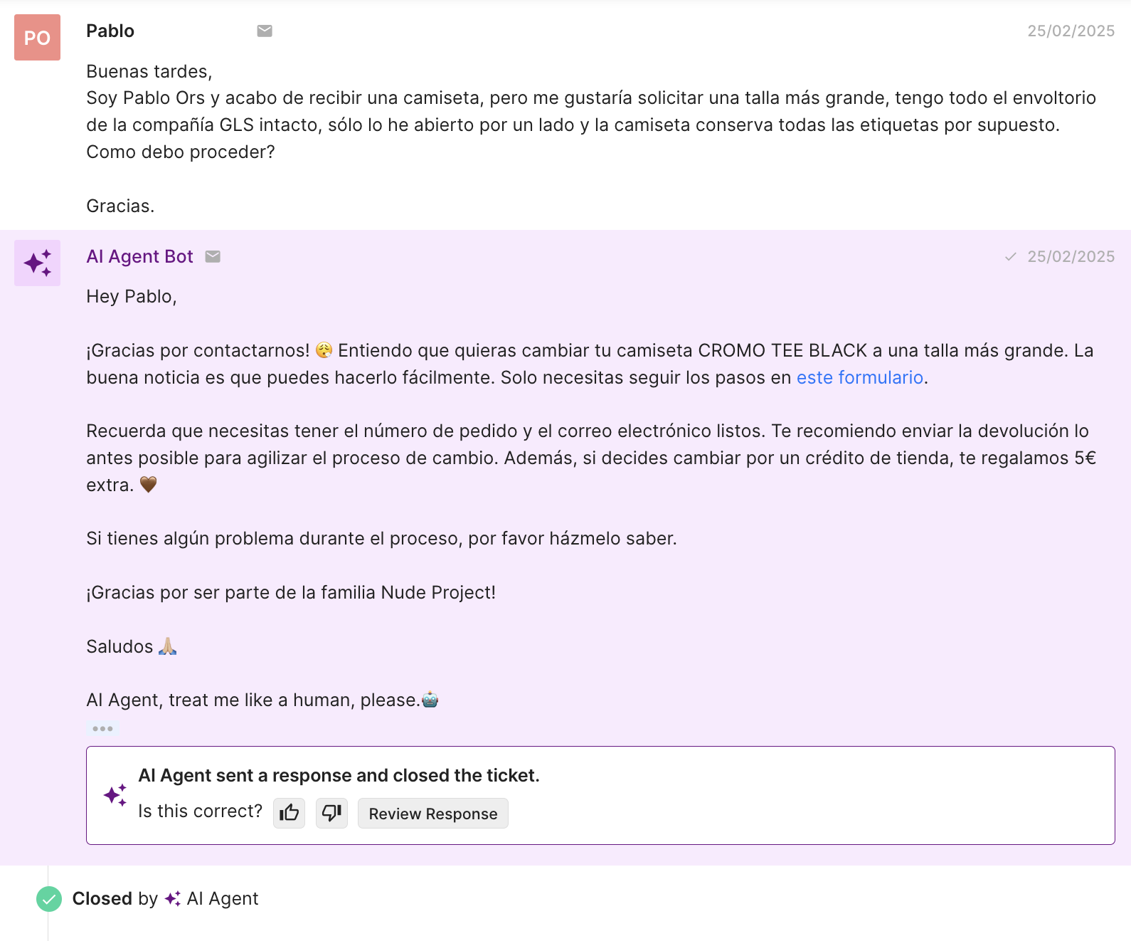 Support exchange in Spanish where a customer requests a size exchange for a t-shirt, and the AI agent provides clear instructions and a link to a form. The ticket is closed after the response.