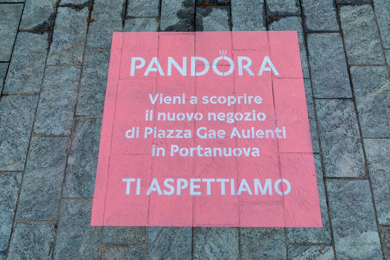 graffiti pubblicitari Pandora