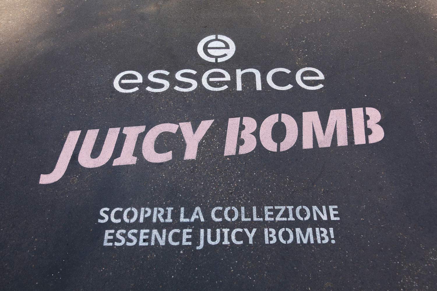 green graffiti - Essence Juicy Bomb