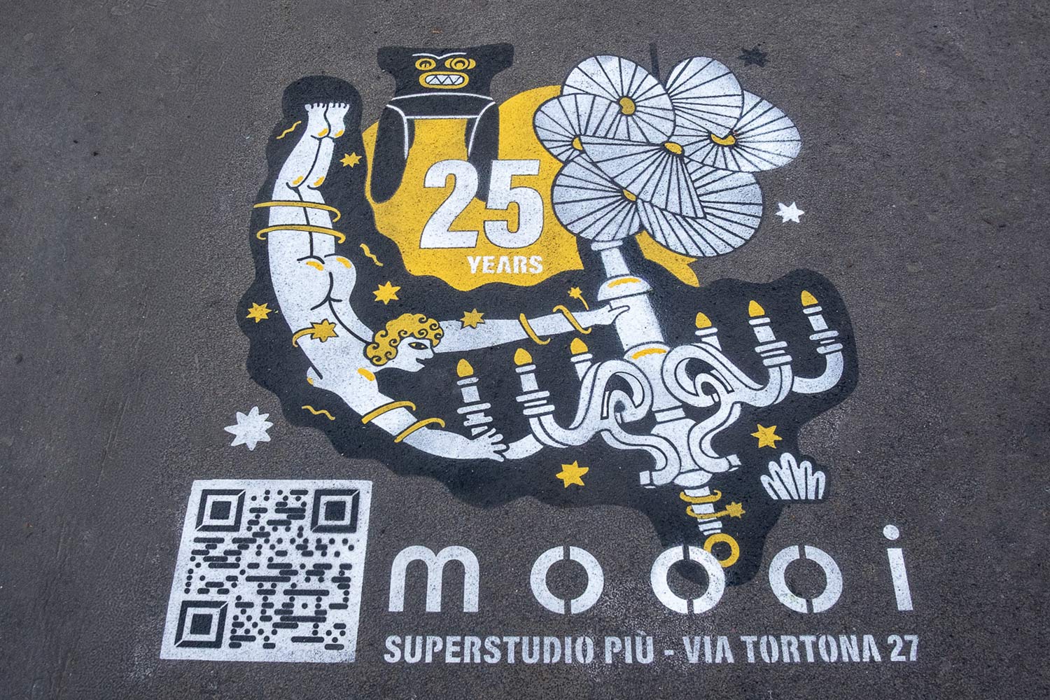 outdoor advertising - Moooi