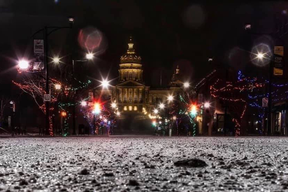 Front-facing view of the Iowa Capitol Building at night.