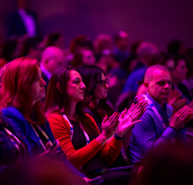Image of audience clapping