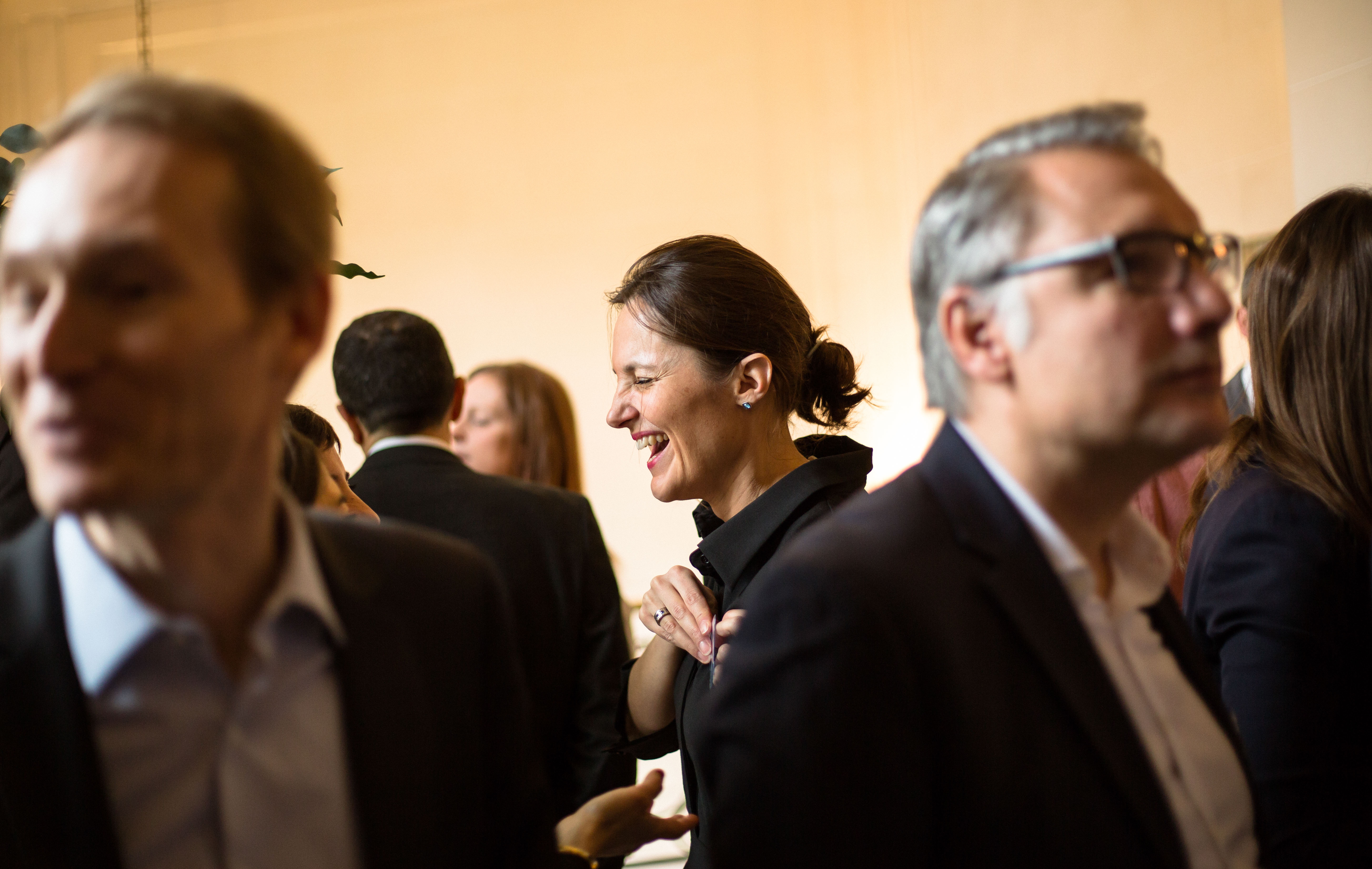 Rires au petit-déjeuner corporate lors du séminaire des responsables NPS BNP Paribas