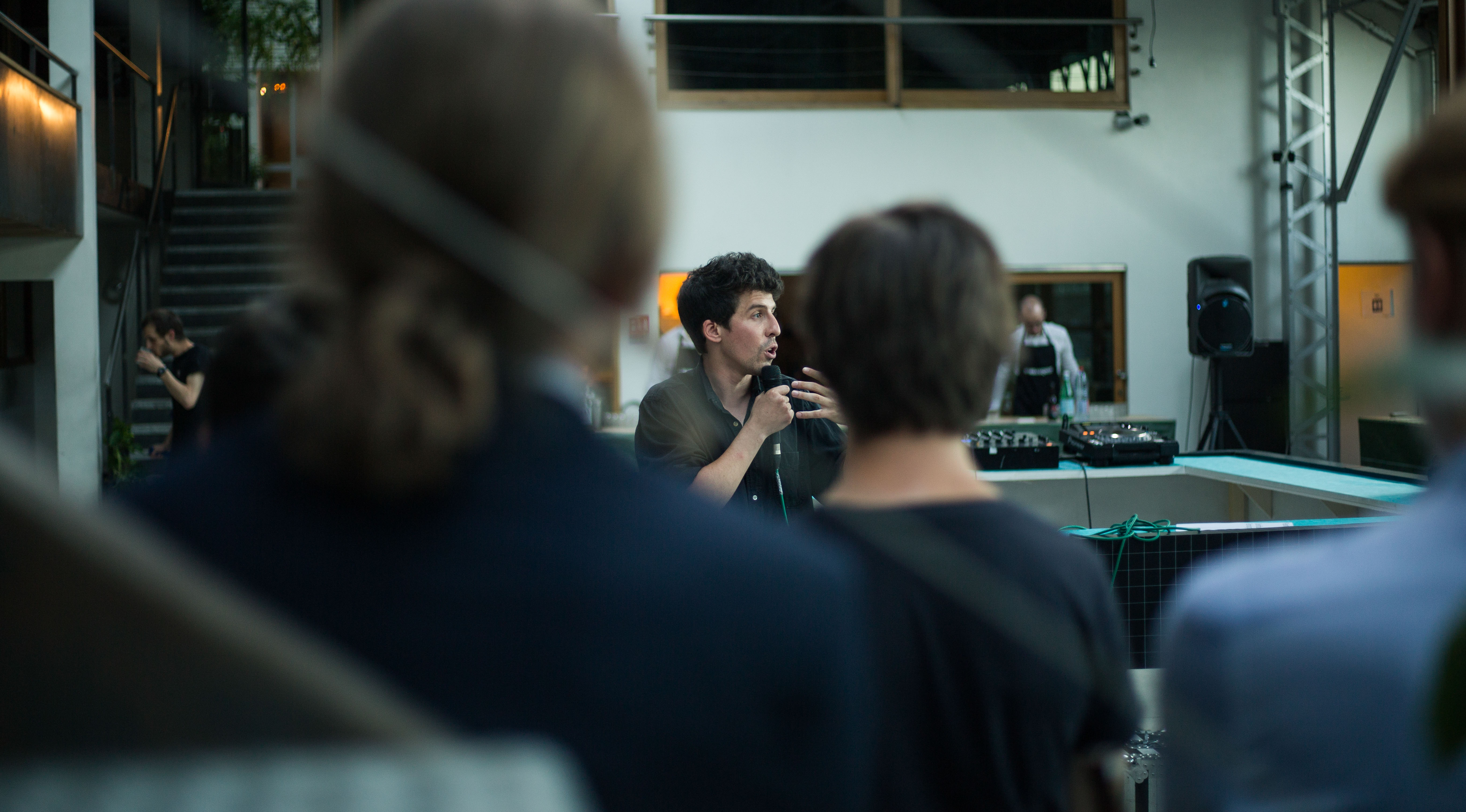 Paul Poupet lors du discours d'inauguration de la hacker-house Seed-Up