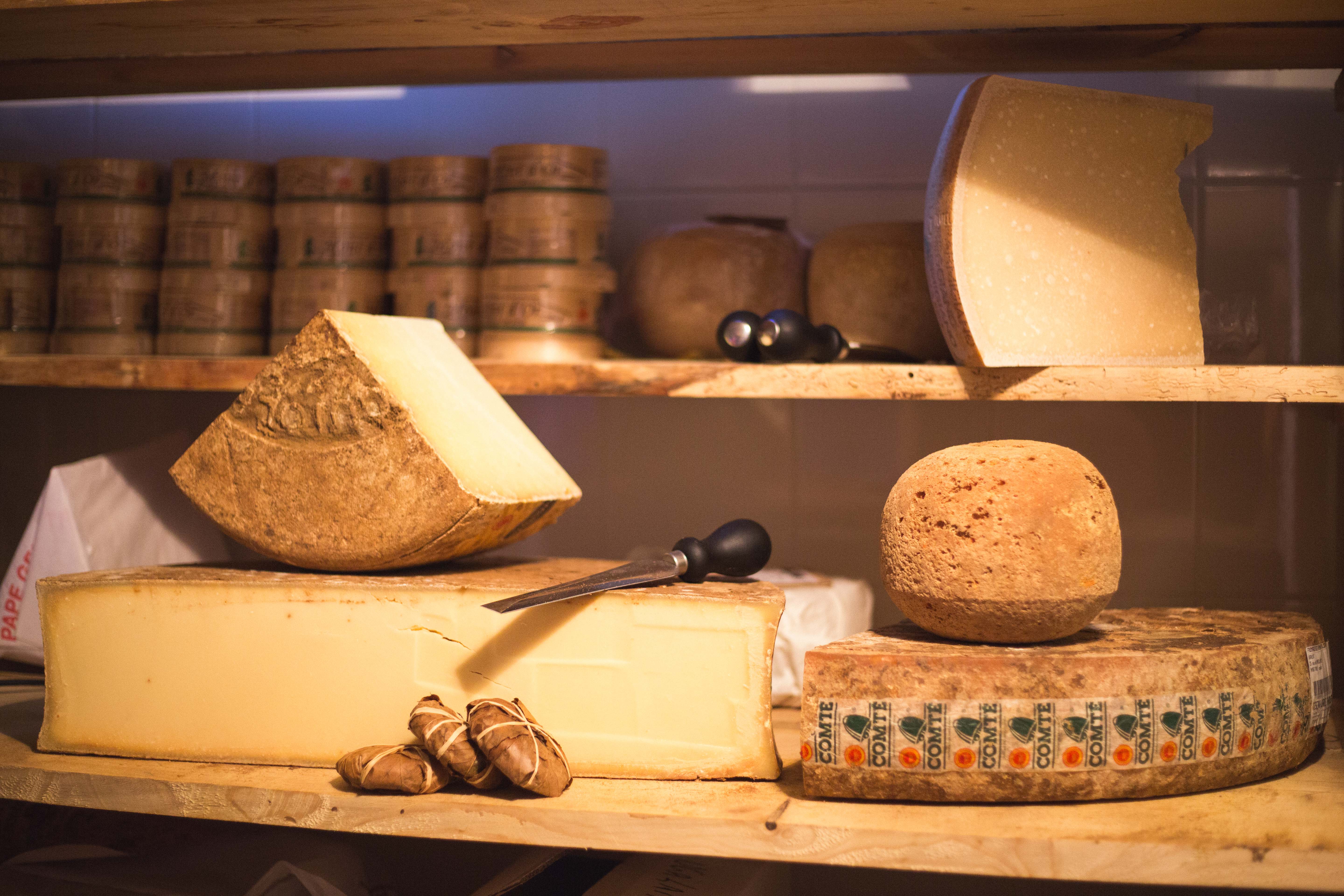 Fromages affinés dans la cave de Paroles de Fromagers