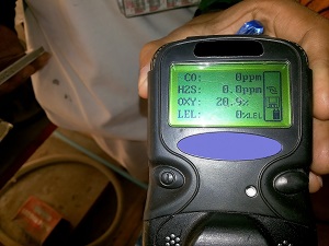 Hazardous Atmosphere Tester to Use in Confined Space