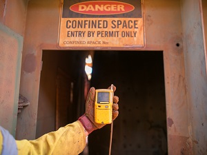 Hazardous Atmosphere Tester to Use in Confined Space