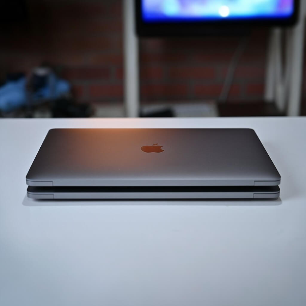 Macbook Pro M1 vs M2 Comparision. Which Macbook pro to buy in 2024? [Updated 2025]