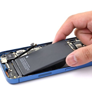 iPhone 13 Battery Replacement Cost in India  [ Updated 2025 ]