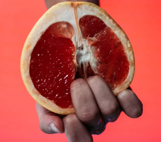 Women with a grapefruit.