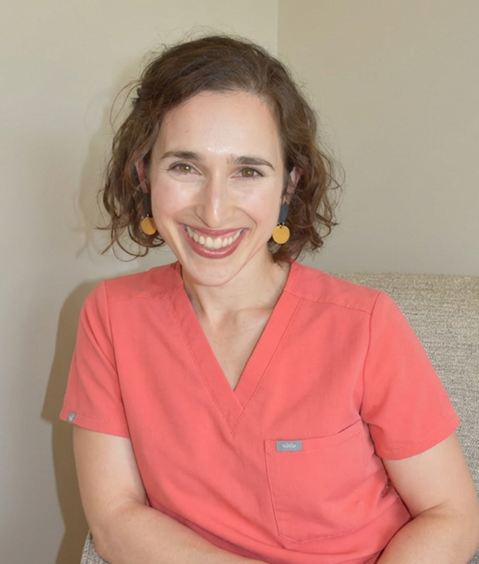 Sari Abelson headshot.