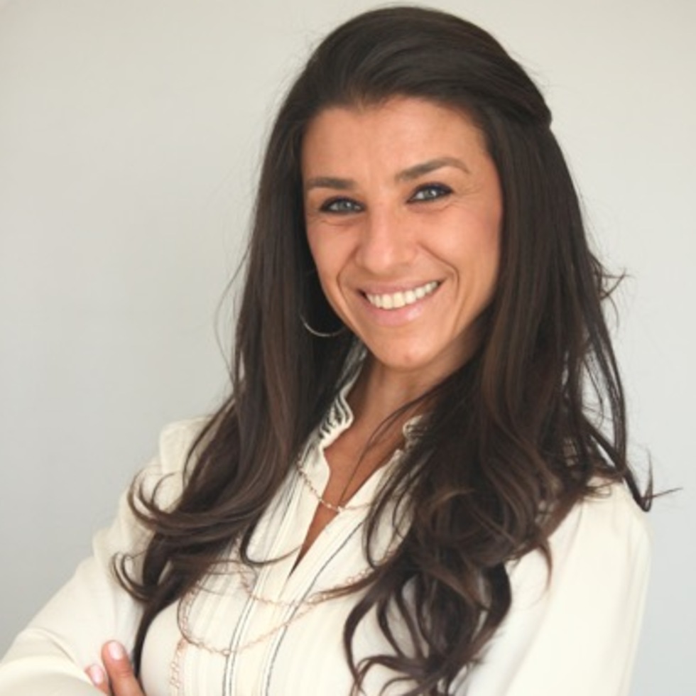 Elaine Waksman headshot.