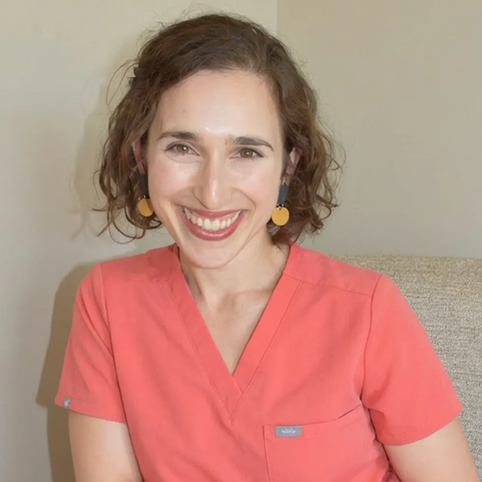 Sari Abelson headshot.