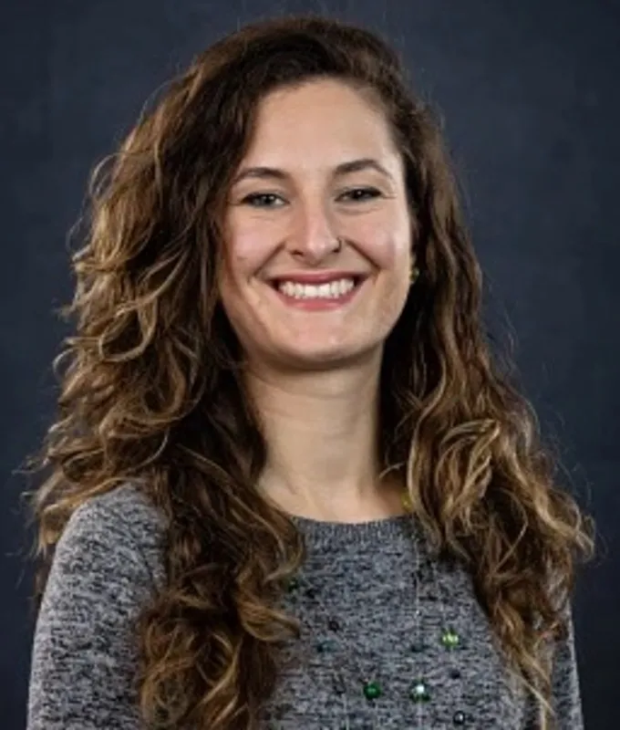 Arielle Raguine headshot.