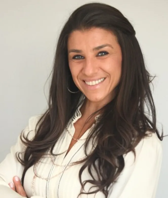 Elaine Waksman headshot.