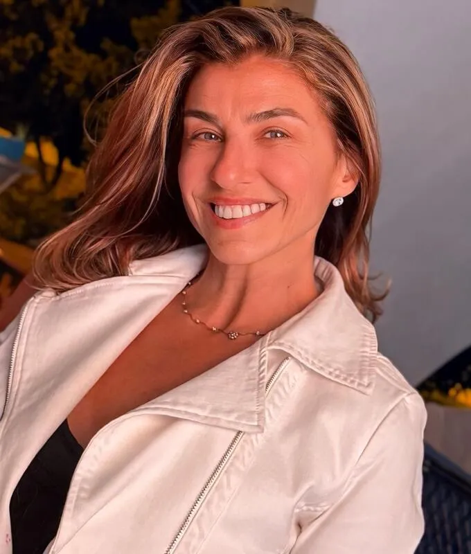 Elaine Waksman headshot.