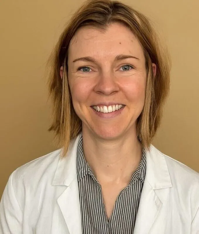 Heather Yadon headshot.