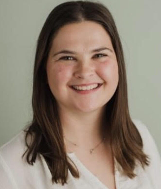 Anna Powell headshot.